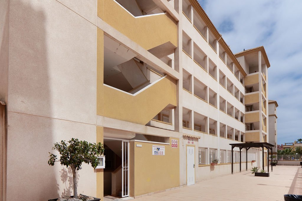 Flat with garage on Calle Nicomedes Gómez — image 25